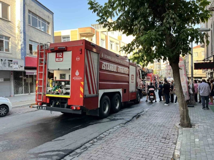 Avcılar’da klima ünitesi patlayan daire kullanılamaz hale geldi
