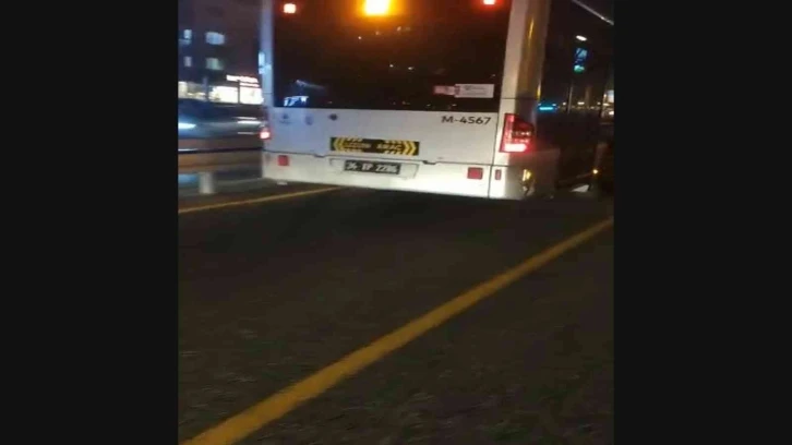 Avcılar’da metrobüs arıza yapınca yolcular mağdur oldu
