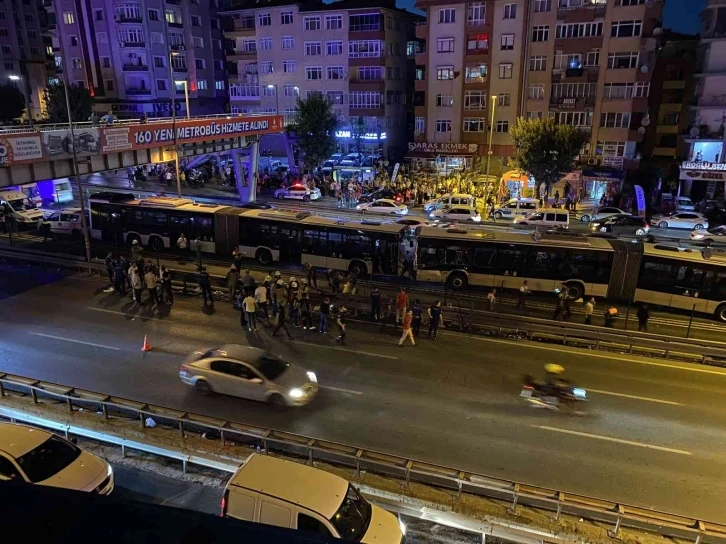 Avcılar’da metrobüsler kafa kafaya çarpıştı: 42 yaralı
