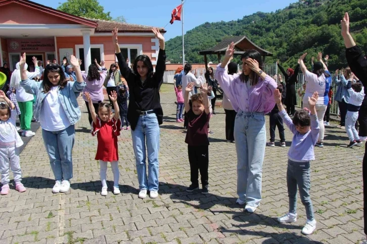 Avrasya Üniversitesi öğrencileri Şalpazarı’nda oyun şenliği düzenlediler
