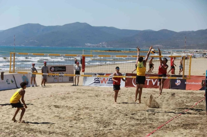 Avrupa U20 Plaj Voleybolu Şampiyonası Selçuk’ta başladı
