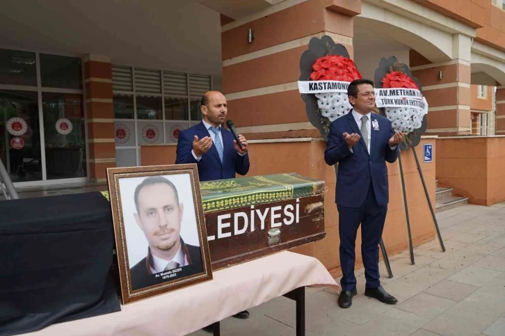 Avukat Mustafa Sezer için adliye önünde cenaze töreni düzenlendi
