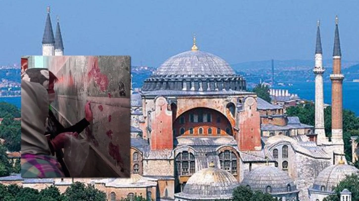 Ayasofya'da büyük skandal: Tarihi yapıyı kazıyıp poşetlere dolduruyorlar