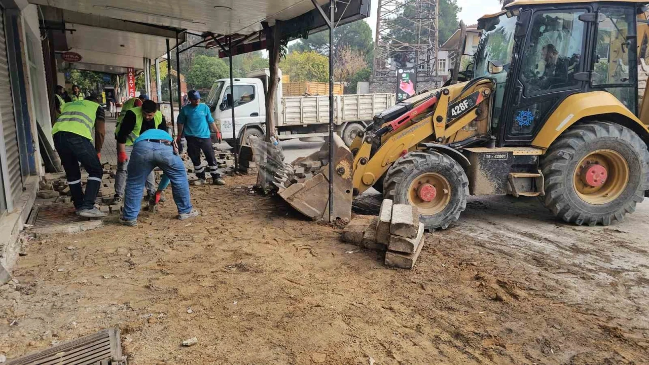 Aydın BŞB’nin Nazilli İstasyon Meydanı’ndaki 2. Etap çalışmaları başladı
