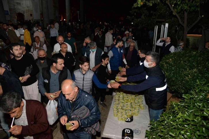 Aydın Büyükşehir Belediyesi’nden Kadir Gecesi’nde limonata hayrı
