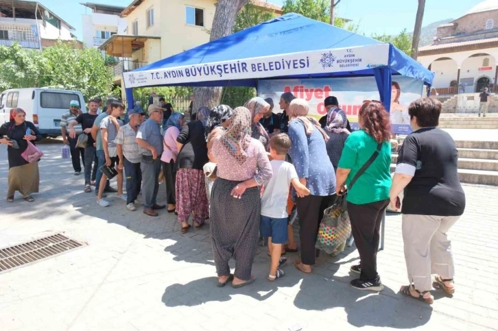 Aydın Büyükşehir Belediyesi’nden vatandaşlara aşure ikramı
