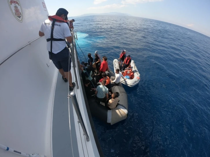 Aydın’da 13 düzensiz göçmen kurtarıldı, bir şahıs yakalandı
