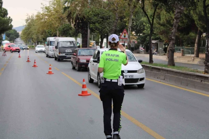 Aydın’da kırmızı ışıkta geçenlere af yok
