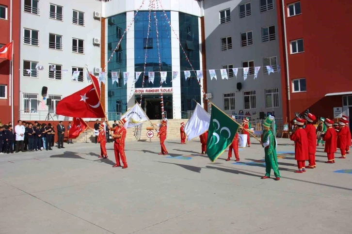 Aydın’da öğrenciler mehteran gösterisi eşliğinde karne aldı
