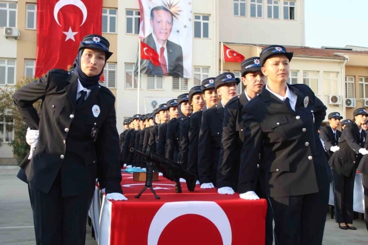 Aydın Polis Okulu, ilk kadın mezunlarını verdi
