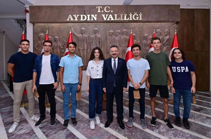 Aydın Valisi Aksoy, YKS 2022 Türkiye şampiyonlarını ağırladı
