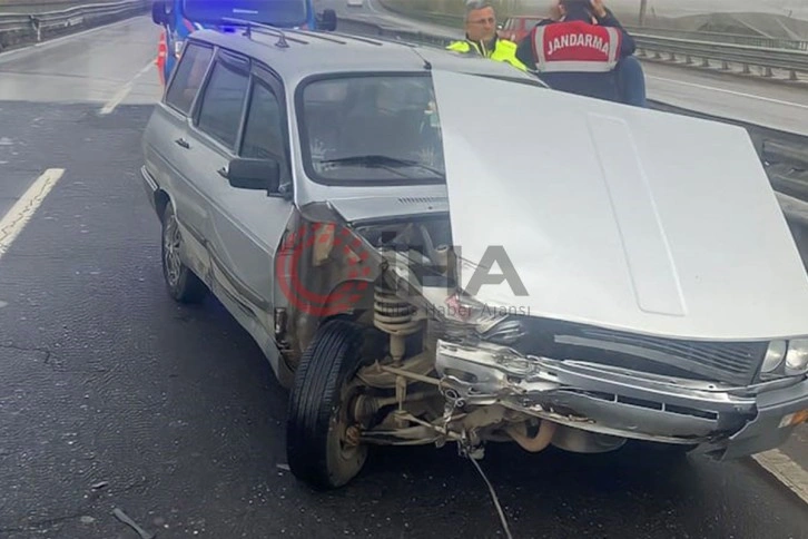 Aydın'da kontrolden çıkan otomobil bariyerlere çarptı