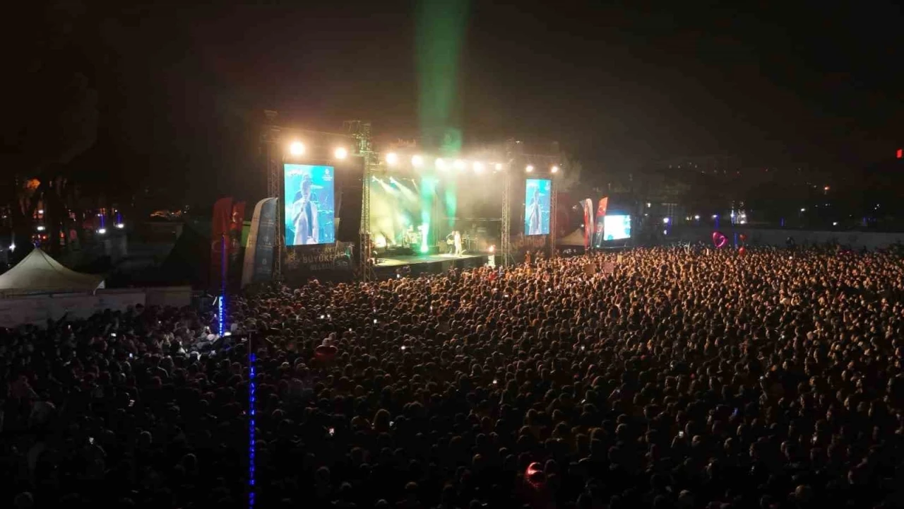 Ayfınfest Gençlik Festivali renkli görüntüler ile başladı
