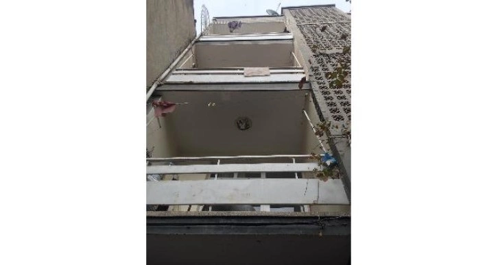 Aynı apartman 11 ay arayla iki kadına mezar oldu