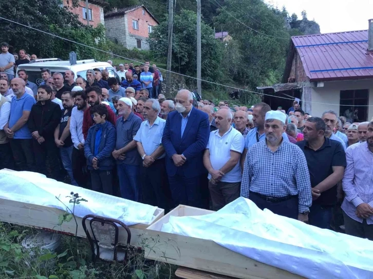 Aynı kaderi paylaşan kuzenler yan yana toprağa verildi
