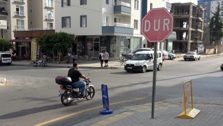 Aynı yerde kaza anları kamerada: "Dur" tabelasına uyulmayınca sürekli kaza oluyor
