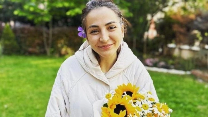 Ayşenur Parlak'tan acı haber! Hayatını kaybetti