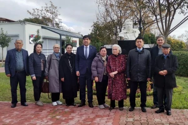 Aytmatov'a kız kardeş ziyareti