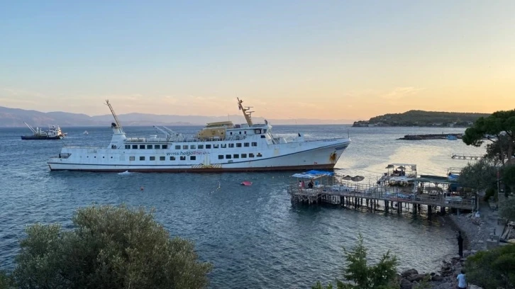 Ayvacık açıklarında karaya oturan yolcu gemisi kendi imkanlarıyla kurtuldu
