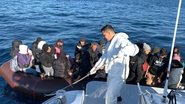 Ayvalık açıklarında 43 düzensiz göçmen kurtarıldı
