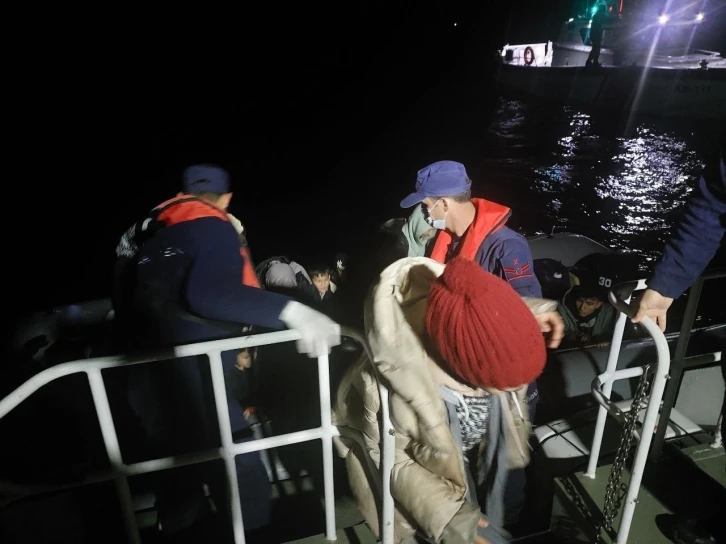 Ayvalık açıklarında 44 düzensiz göçmen yakalandı
