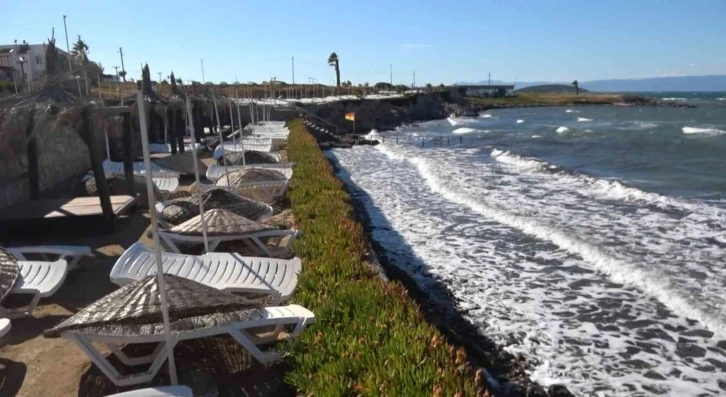 Ayvalık’ta şiddetli poyraz zaman zaman fırtına şeklinde etkili oluyor
