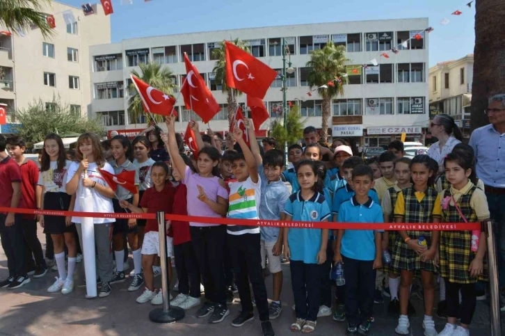 Ayvalık’ta yeni eğitim öğretim yılının ilk zili çaldı
