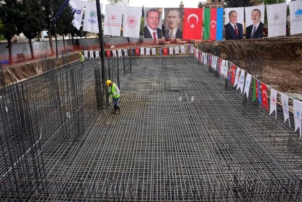 Azerbaycan'ın yapacağı 1000 konutun temeli atıldı