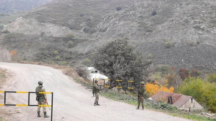 Azerbaycan, Laçın Koridoru'nun başlangıcında sınır kontrol noktası kurdu