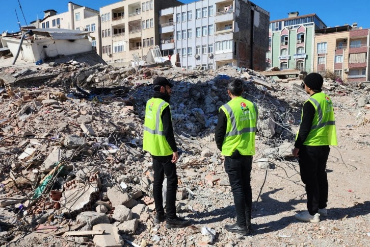 Azerbaycan’da çekilen fotoğrafı ile depremin simgesi olmuştu