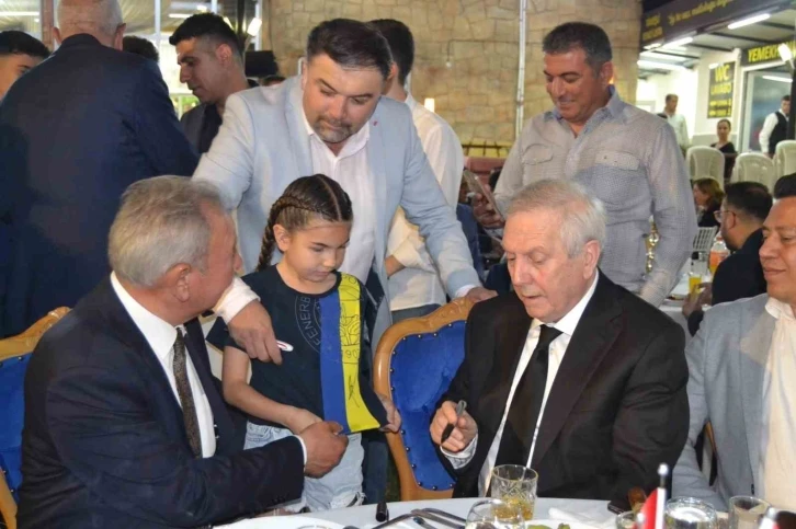 Aziz Yıldırım, Manisa’da düğüne katıldı
