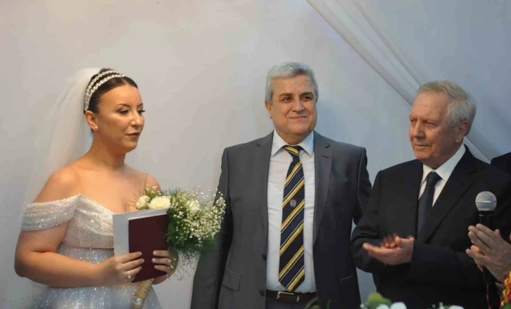 Aziz Yıldırım, Salihli’de nikah şahidi oldu
