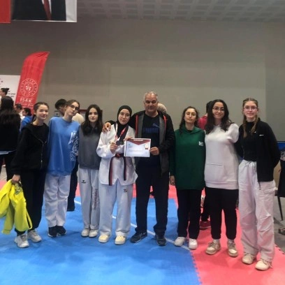 Azra Karakaş Uşak'ta Taekwondo Müsabakalarında Üçüncü Oldu!