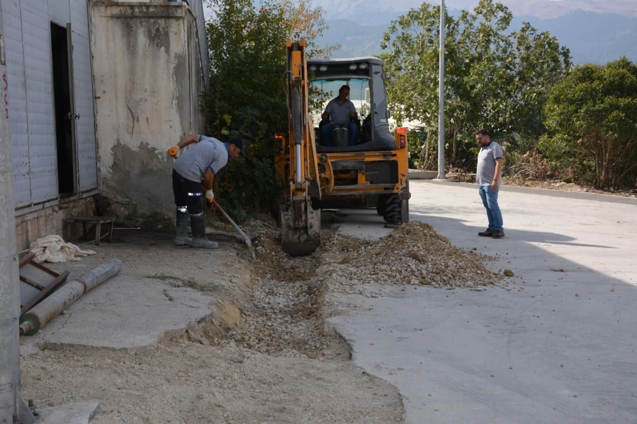 Babadağ Sanayi Bölgesinde Altyapı ve Yol Çalışmaları
