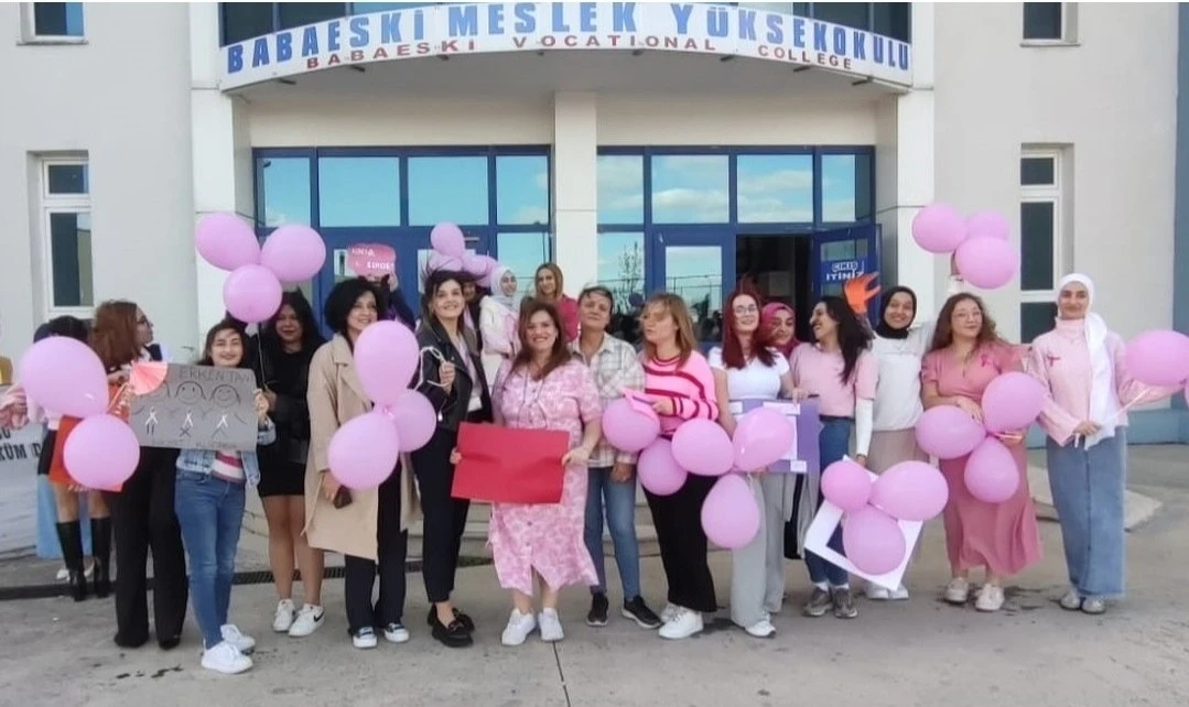 Babaeski’de pembe balonlar gökyüzüne bırakıldı
