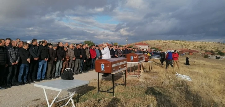 Babaları tarafından katledilen iki kardeş ve anneleri son yolculuğuna uğurlandı
