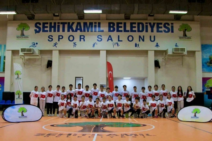 Badminton Kupası’nda usta raketler yarıştı
