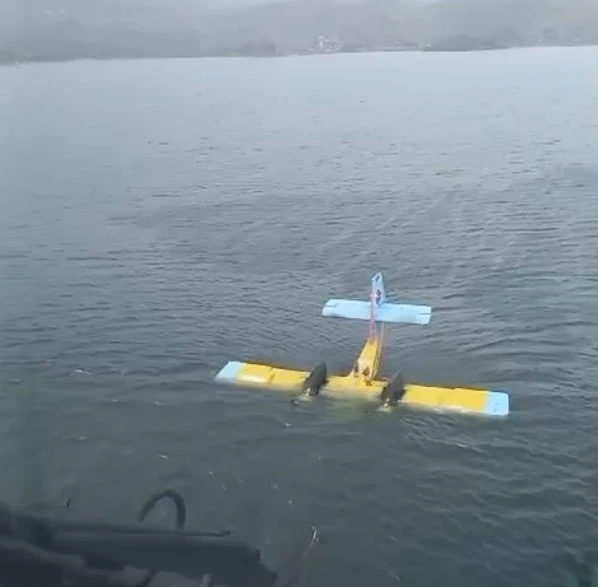 Bafa Gölü’ne sert iniş yapan uçaktaki ikisi pilot üç personel sağ olarak kurtarıldı
