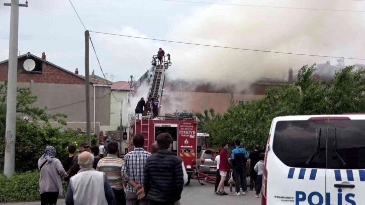 Bafra’da çatı katı yangını
