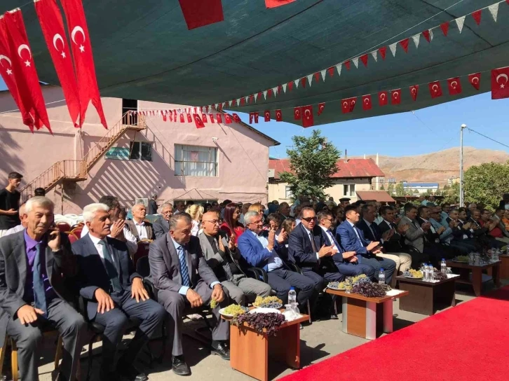 Bağbozumu ve reyhan hasat şenlikleri başladı
