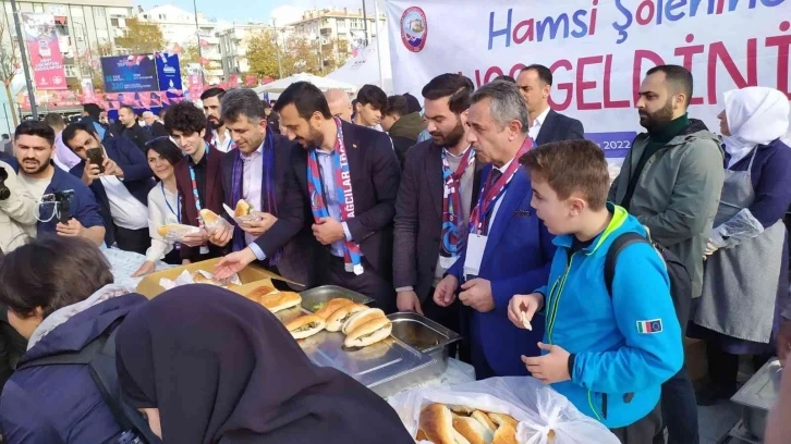 Bağcılar Belediyesi tarafından 5 ton hamsi dağıtıldı
