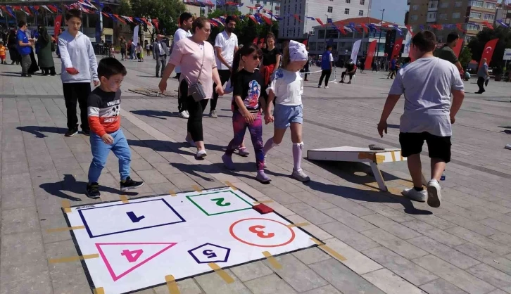 Bağcılar’da, gençler "sosyal medyadan sosyal meydana” etkinliğinde buluştu
