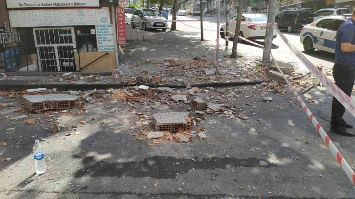 Bağcılar’da tadilat sırasında çöken balkonla birlikte yere düşen işçi hayatını kaybetti
