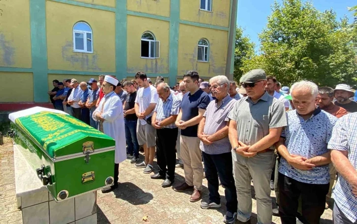 Bağışlanan organlarıyla 5 kişiye umut olan devlet ses sanatçısı son yolculuğuna uğurlandı
