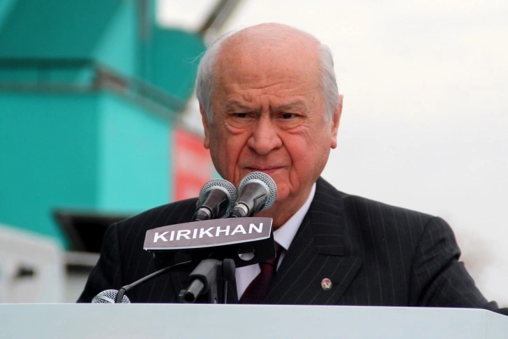 Bahçeli: 'Seccadeye ayakla basana hoş görüyle bakılmaz'