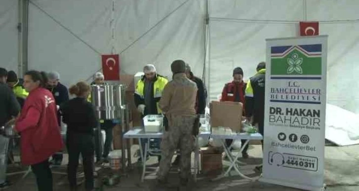 Bahçelievler Belediyesi Hatay’da aşevi çadırı kurdu