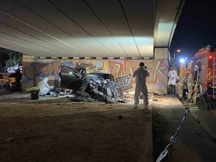 Bahçelievler’de feci kaza: Kontrolden çıkıp duvara çarpan araçtaki 4 kişi öldü
