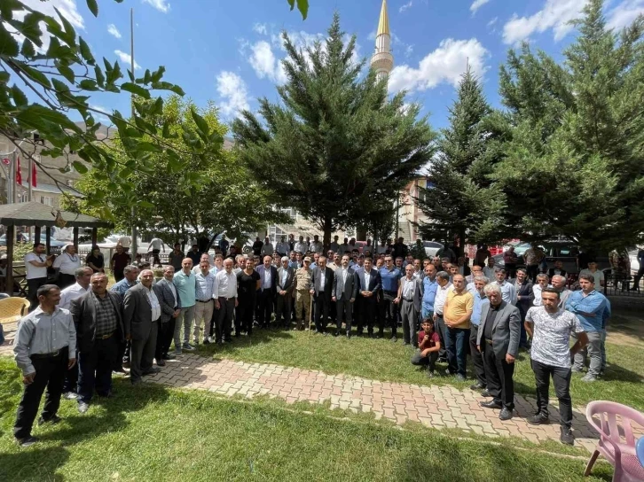 Bahçesaray, tayini çıkan Kaymakam Kundakçı’yı gözyaşlarıyla uğurladı
