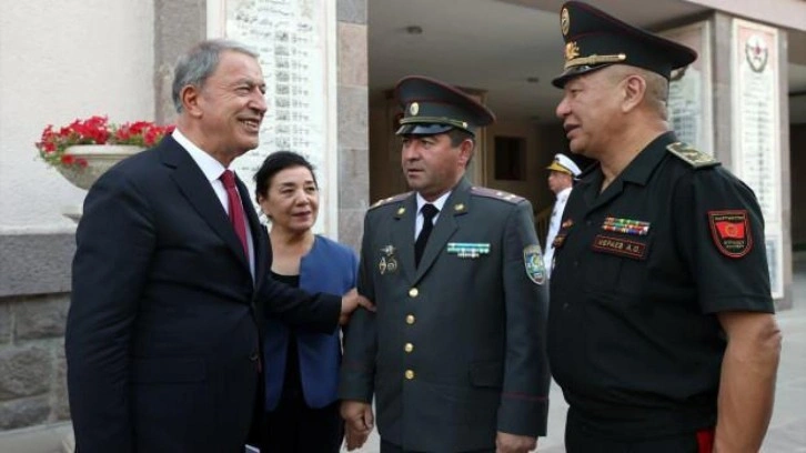 Bakan Akar, dost ve kardeş ülkelerin savunma bakanları ve yardımcıları ile görüştü