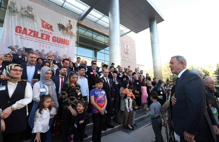 Bakan Akar: “(Mersin’deki saldırı) Hain teröristlerin, alçakların bu saldırıları Suriye’de organize ettiği bilgisine sahibiz”
